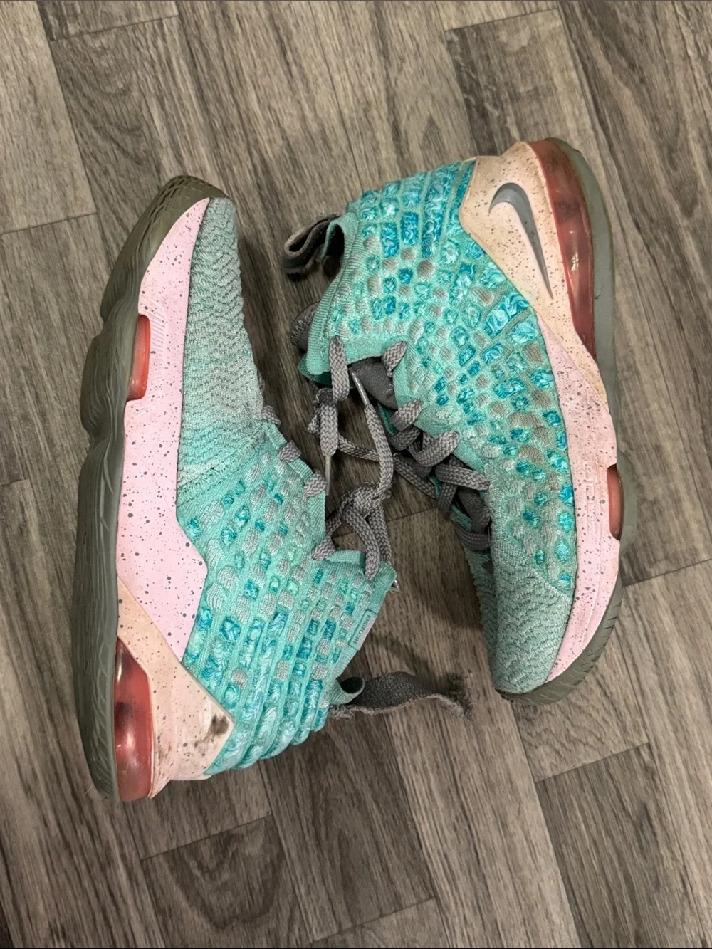 Nike LeBron 17 GS South Beach basketball shoes youth sz 5.5Y, as is